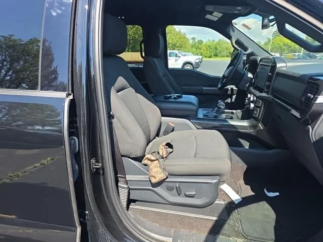 Used 2023 Black Ford XLT image 16