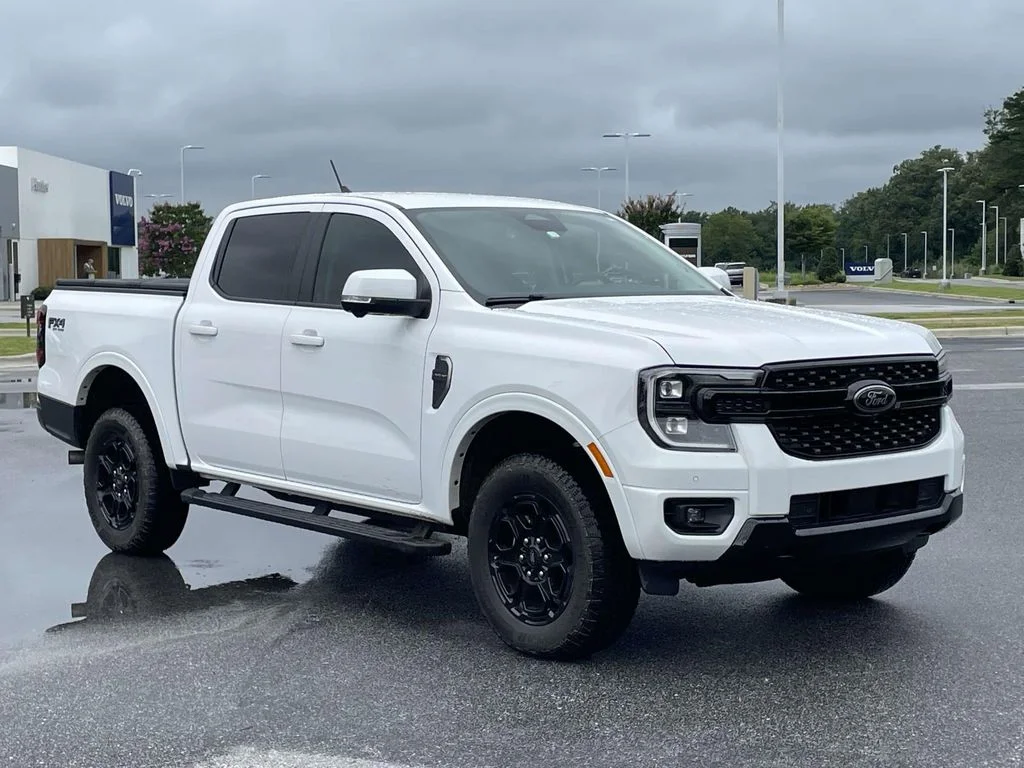 Used 2025 Oxford White Ford LARIAT image 1