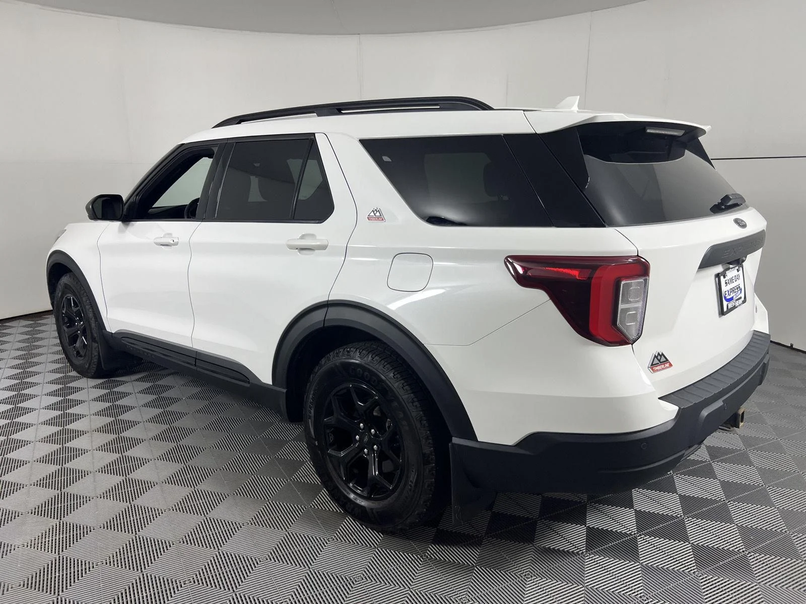Used 2022 Star White Metallic Tri-Coat Ford Timberline image 8