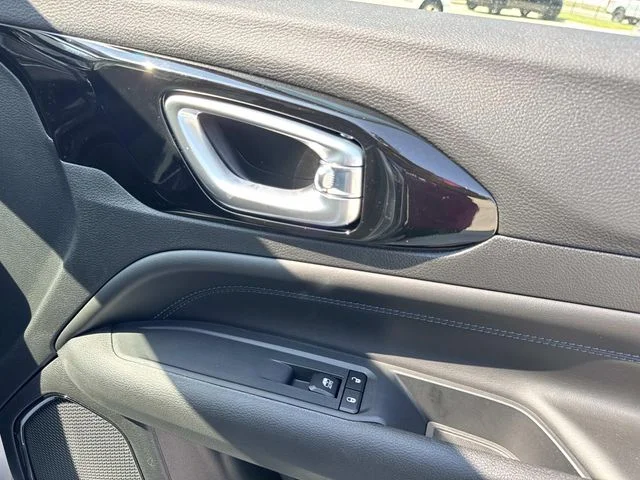 New 2026 Silver Jeep Latitude image 16