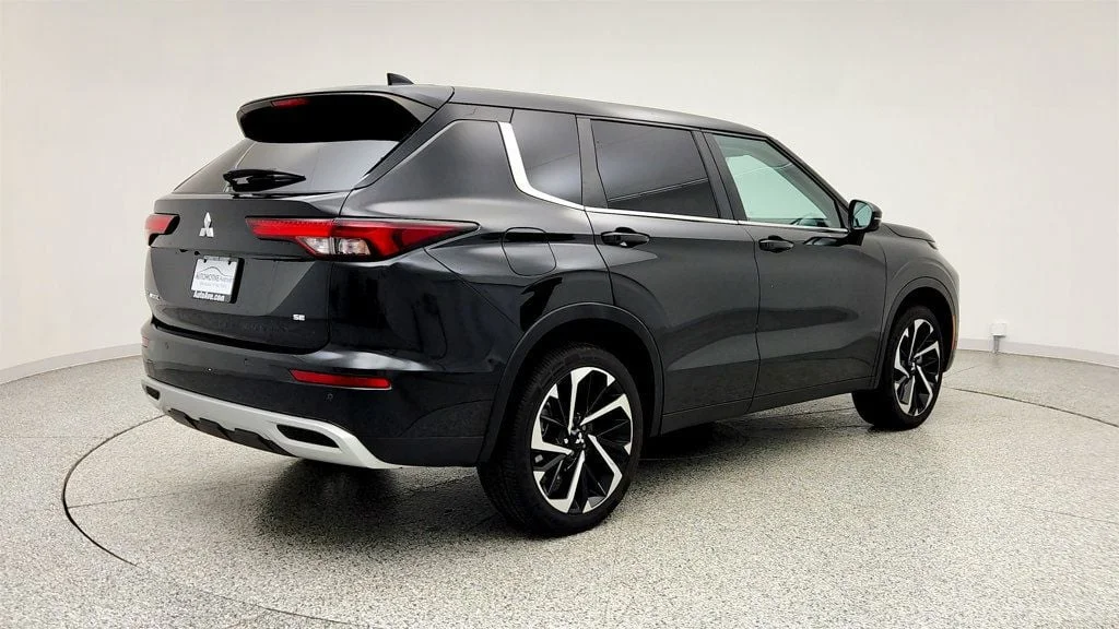 Used 2024 Black Diamond Mitsubishi SE image 5