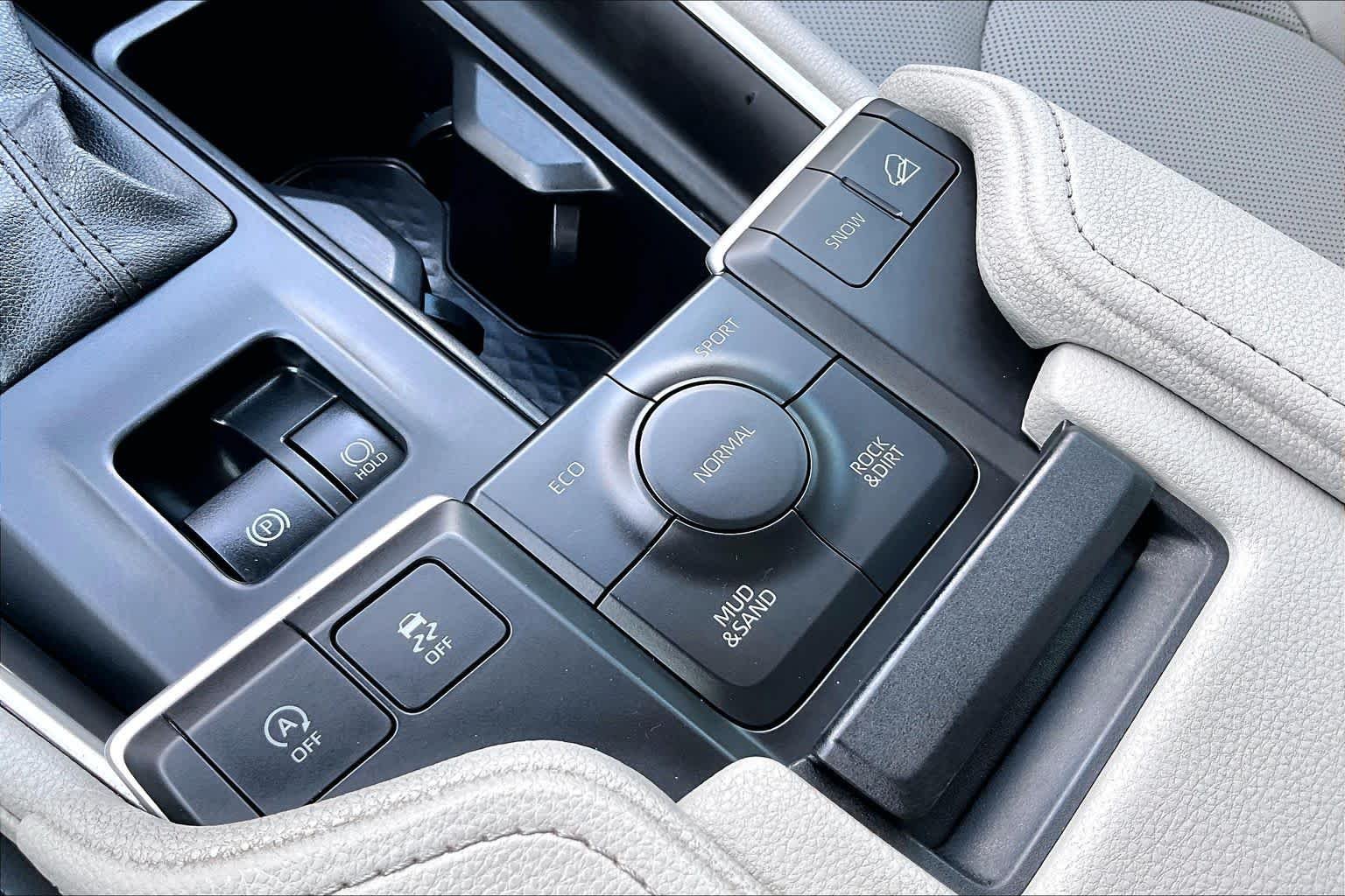 Used 2024 Wind Chill Pearl Toyota Limited image 33