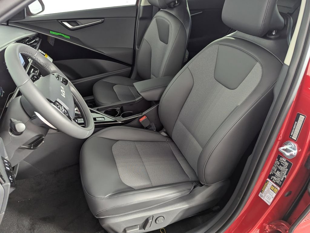 2025 Kia Niro EX - Photo 12