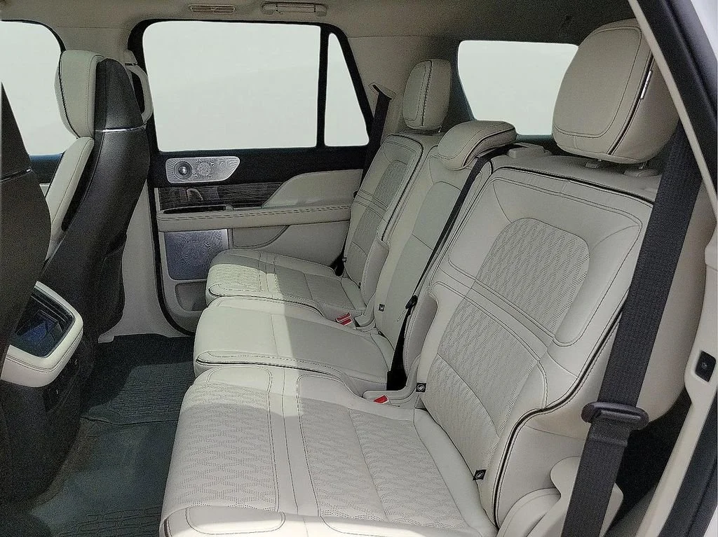 Used 2022  Lincoln Black Label image 13