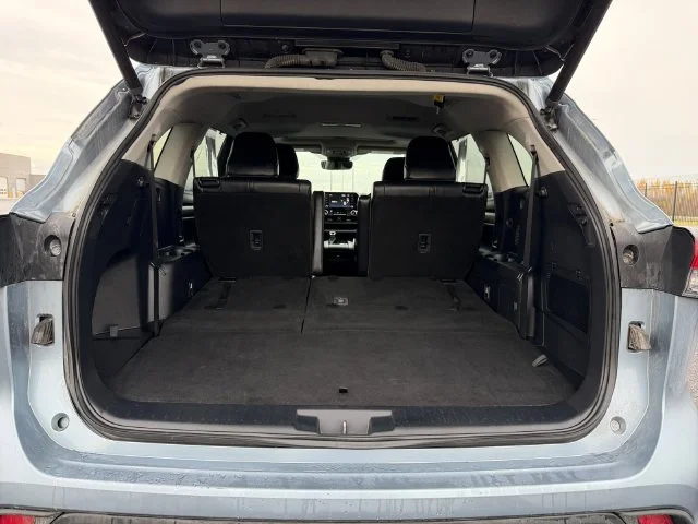 Used 2022 Moon Dust Toyota XLE image 23