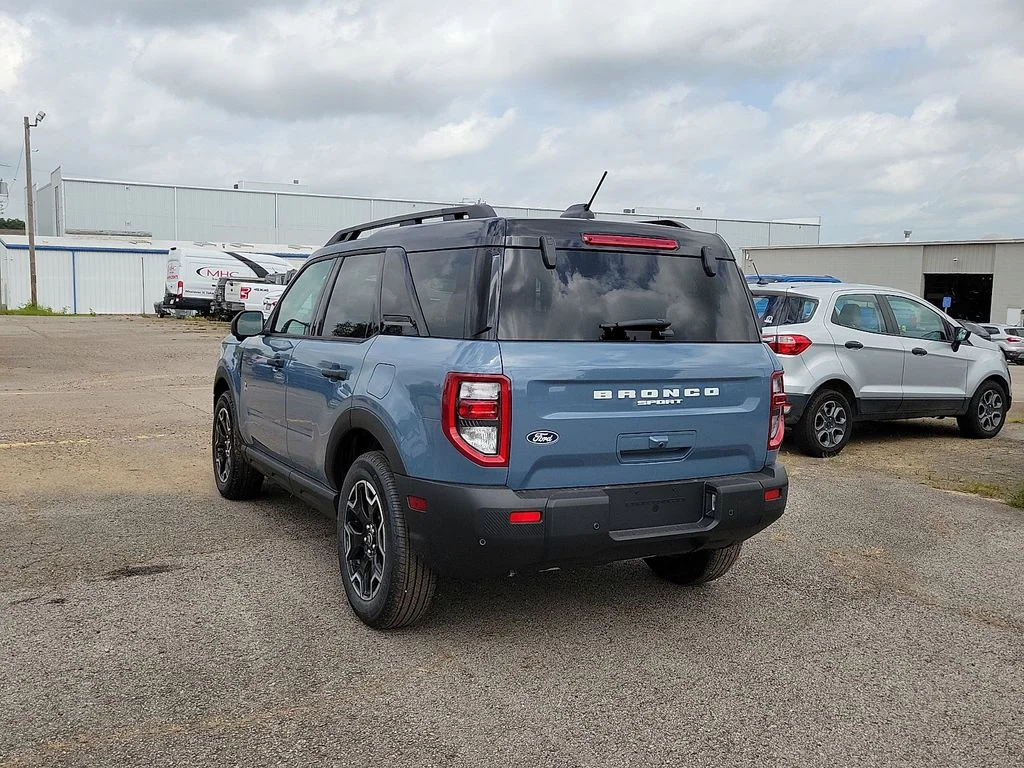 New 2026 Azure Gray Metallic Tri-Coat Ford Outer Banks® image 4