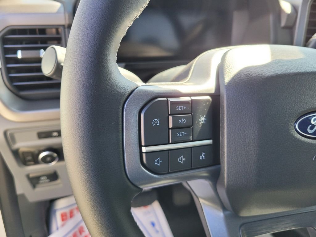 New 2025 Oxford White Ford XLT image 42