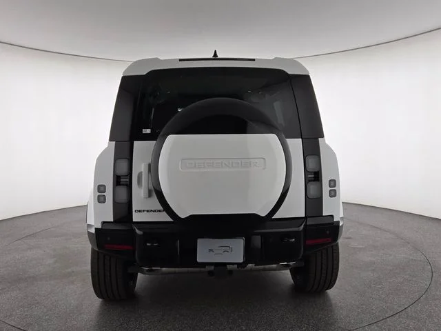 New 2026 Fuji White Land Rover X-Dynamic SE image 7