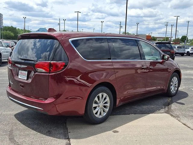 Used 2018 Red Chrysler Touring Plus image 2
