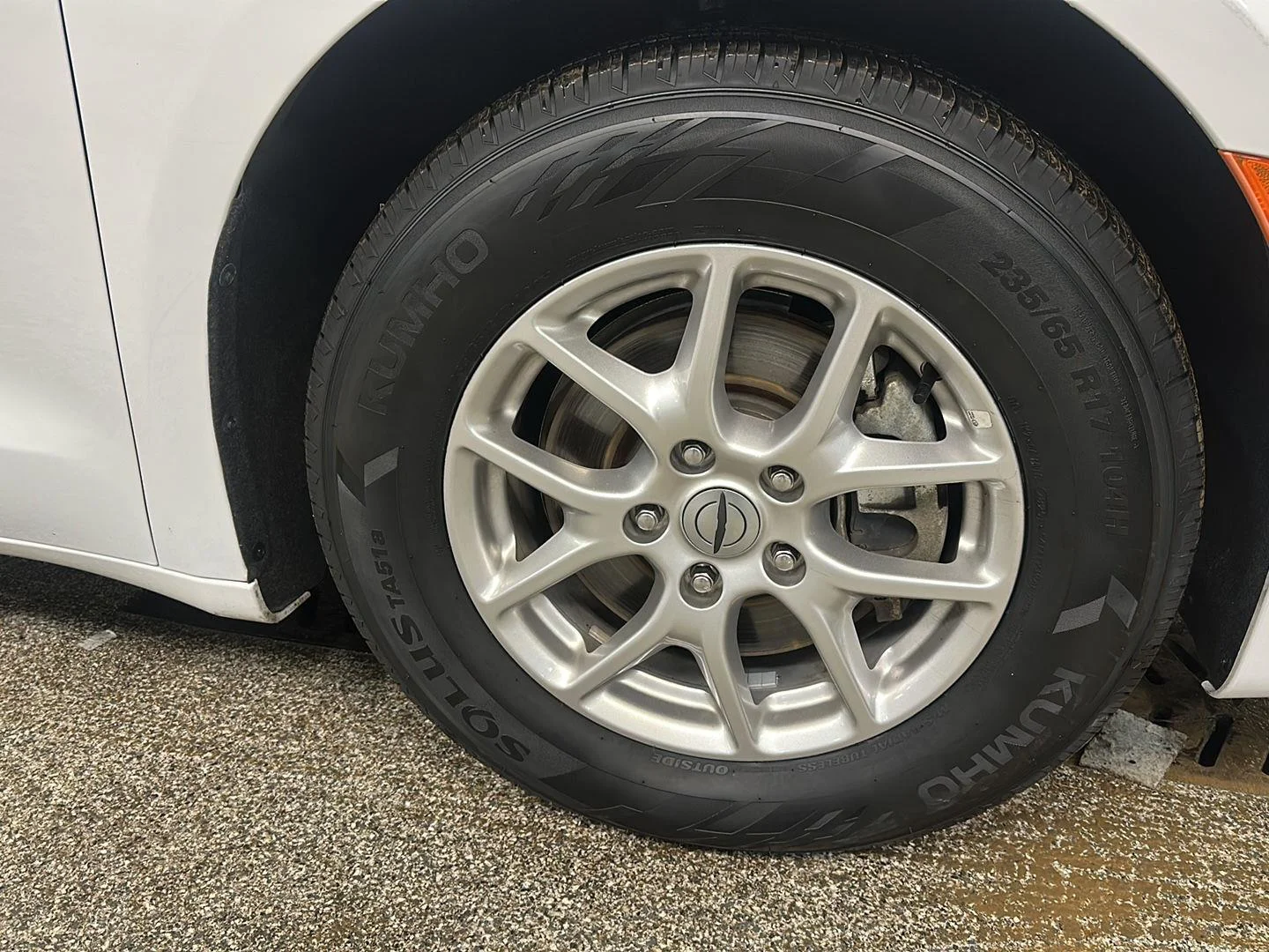 Used 2024 Bright White Clearcoat Chrysler Touring L image 11