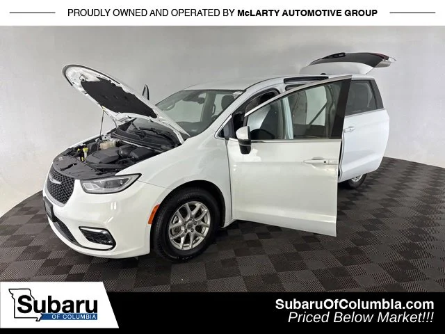 Used 2023 White Chrysler Touring L image 14