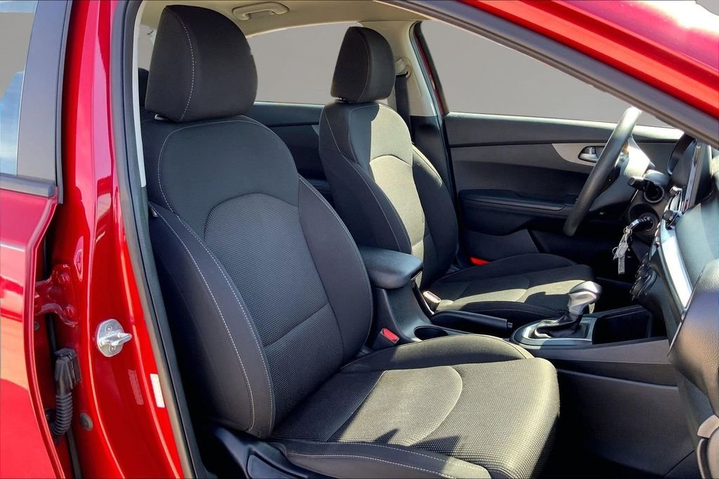 Used 2020 Currant Red Kia LXS image 7