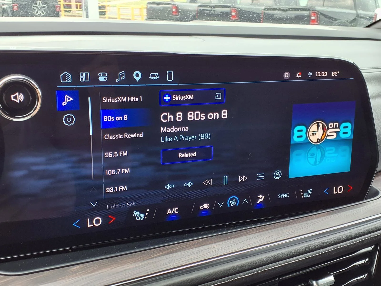 Used 2025 Summit White Chevrolet LT image 4