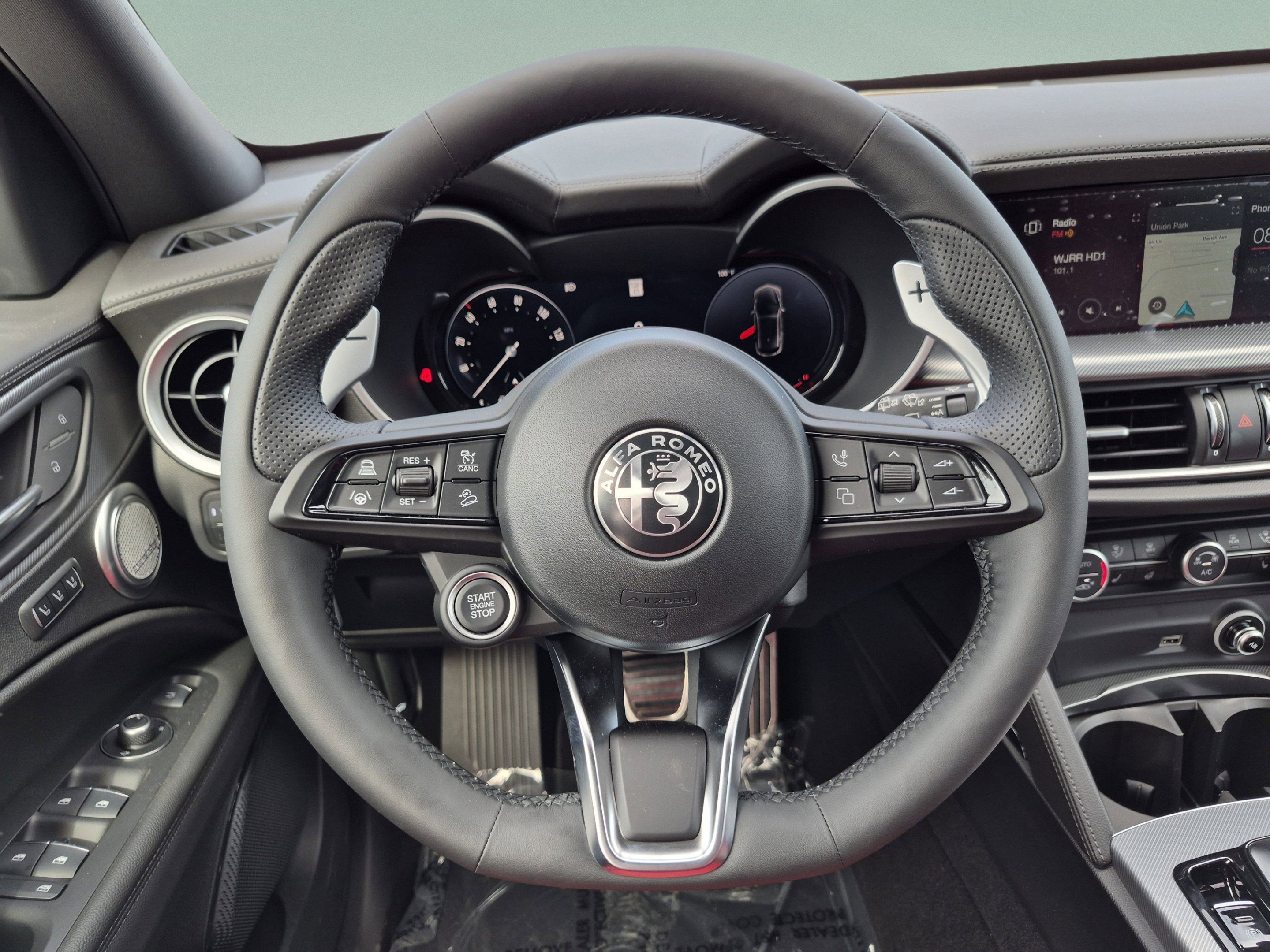 New 2026 Moonlight Gray Metallic Alfa Romeo  image 41