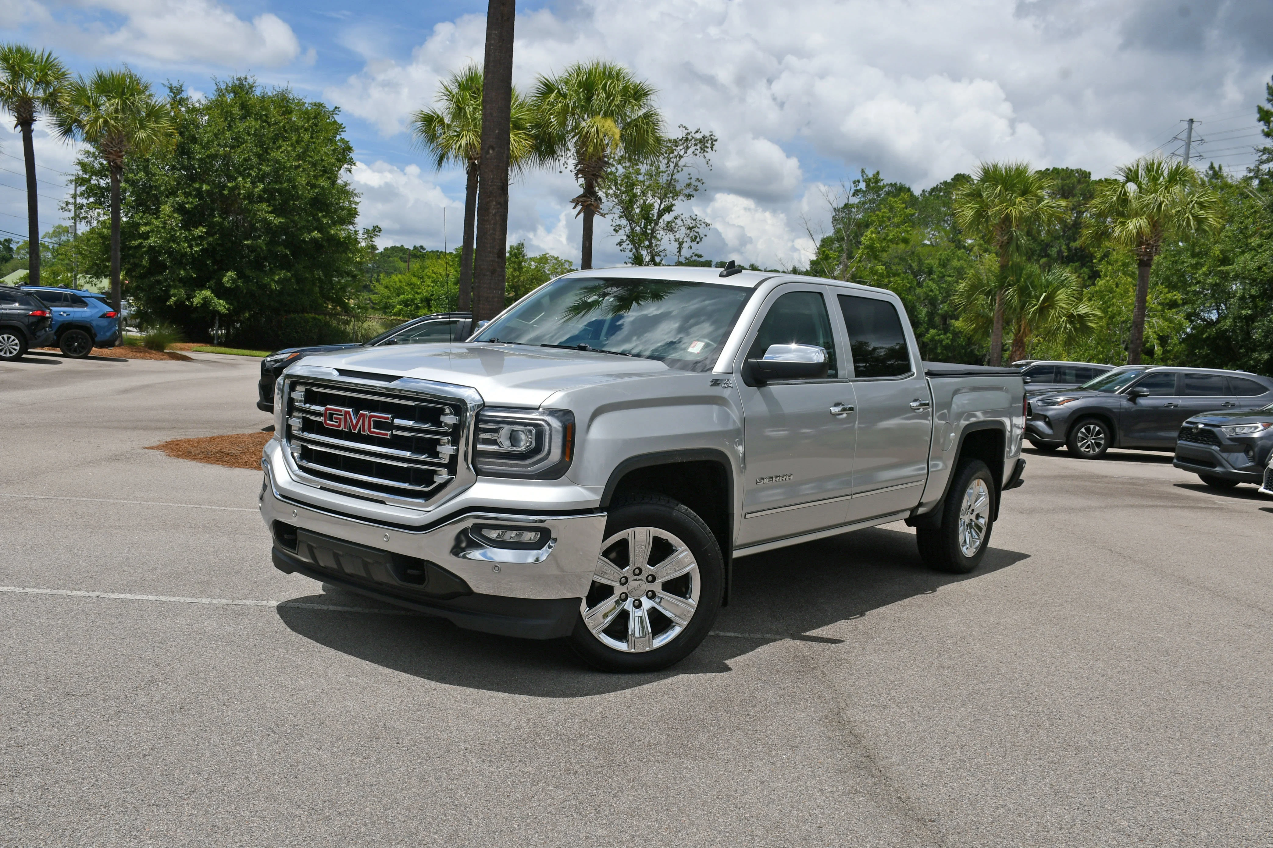 Used 2017 Silver GMC SLT image 5