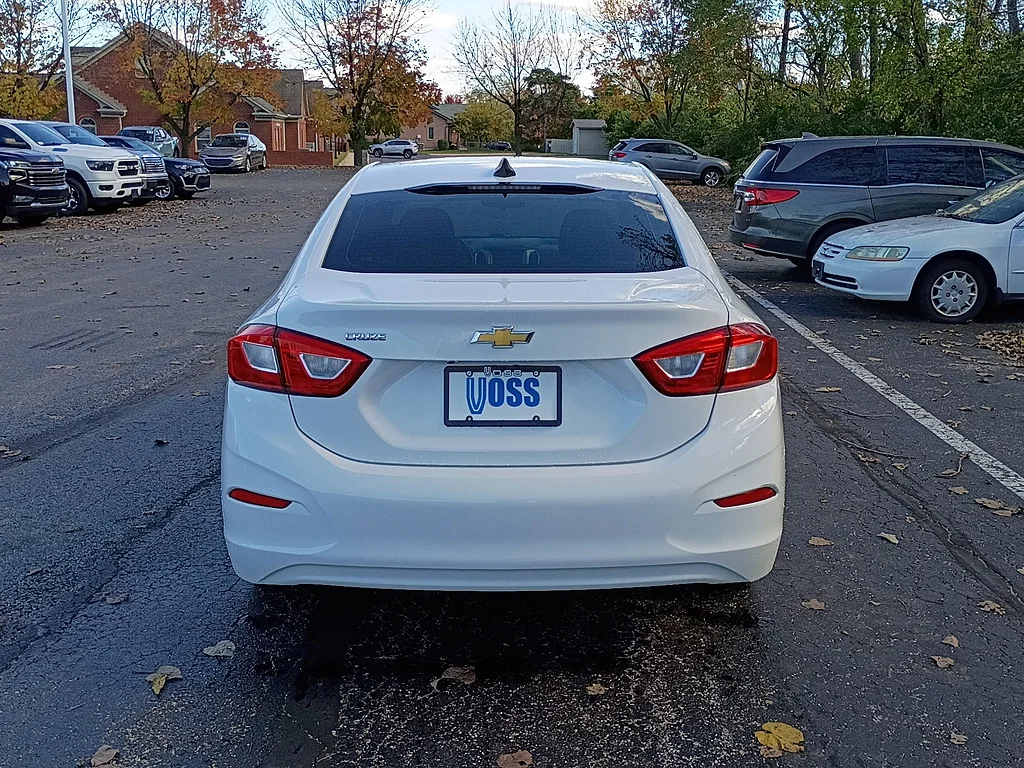 2018 Chevrolet Cruze LS Auto, photo 3 of 12