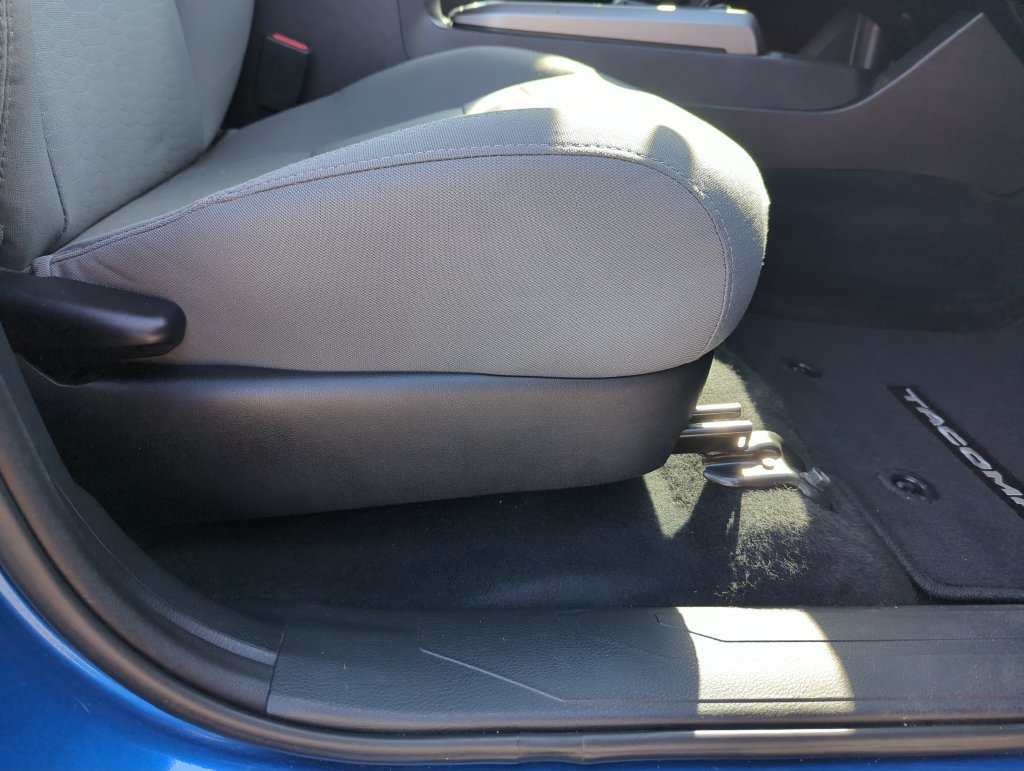 Used 2018 Blue Toyota SR5 image 32