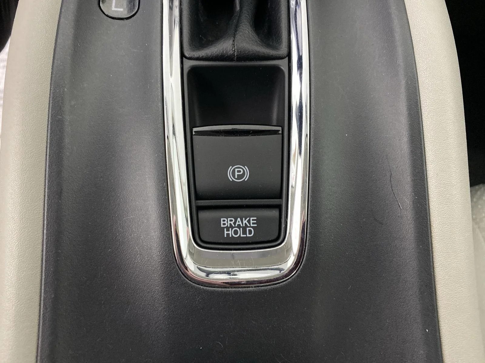 Used 2019 Platinum White Pearl Honda LX image 22