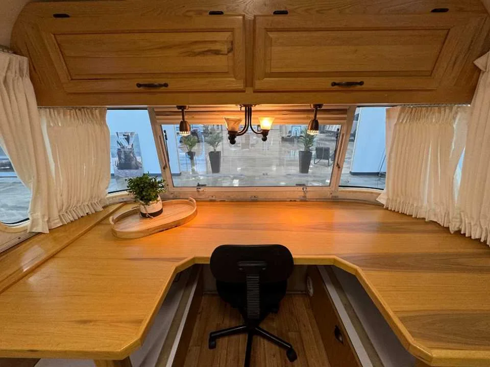 Used 2011 SILVER AIRSTREAM  image 33