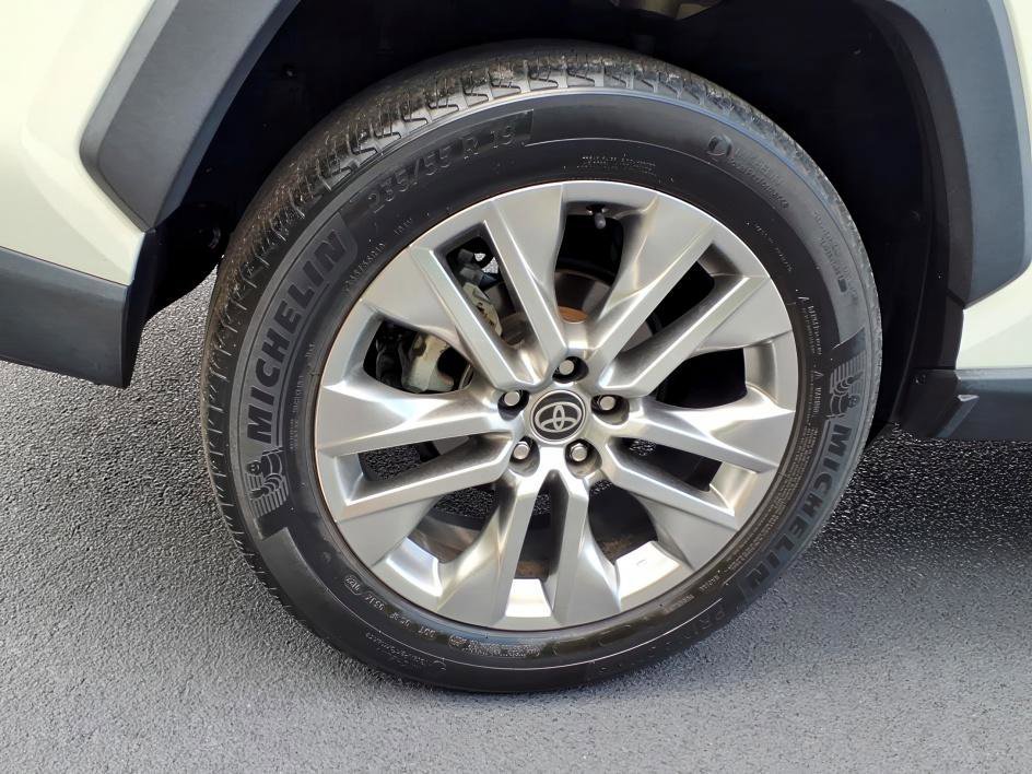 Used 2022 Blizzard Pearl Toyota Limited image 7