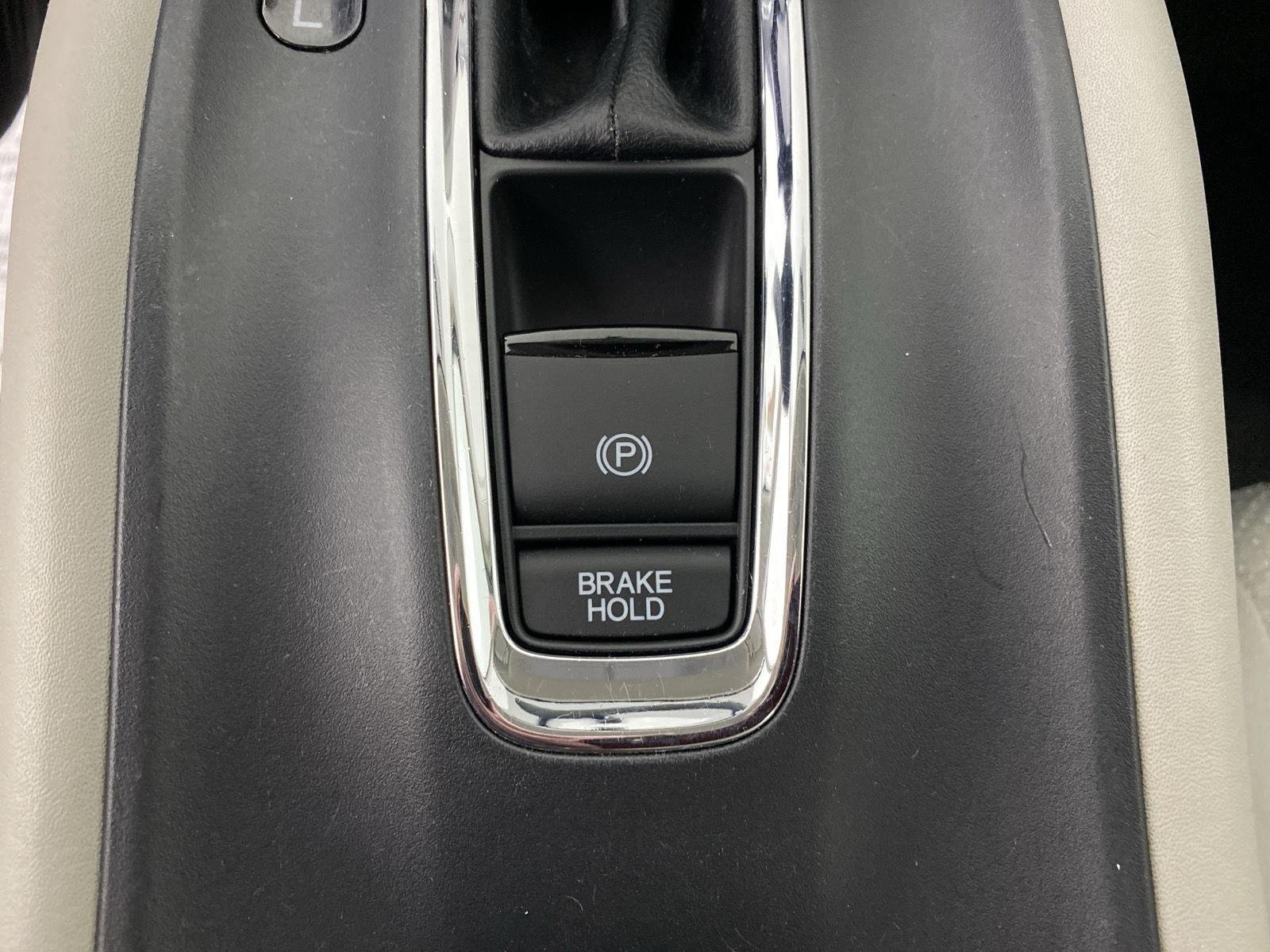 Used 2019 Platinum White Pearl Honda LX image 22