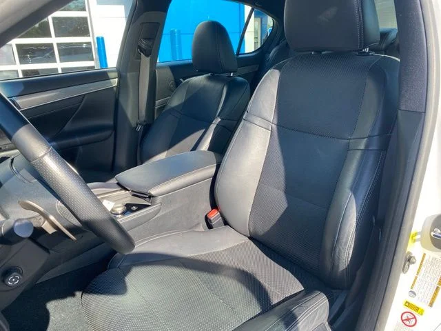 Used 2015 White Lexus 350 image 16