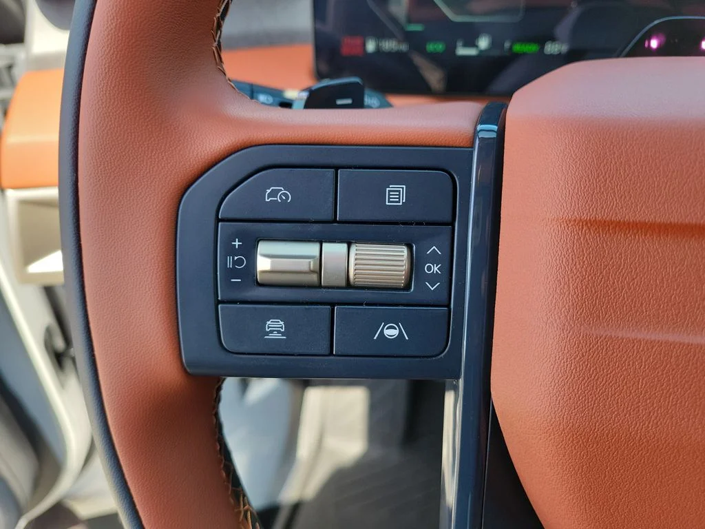 Used 2027 Glacial White Pearl Kia SX image 16