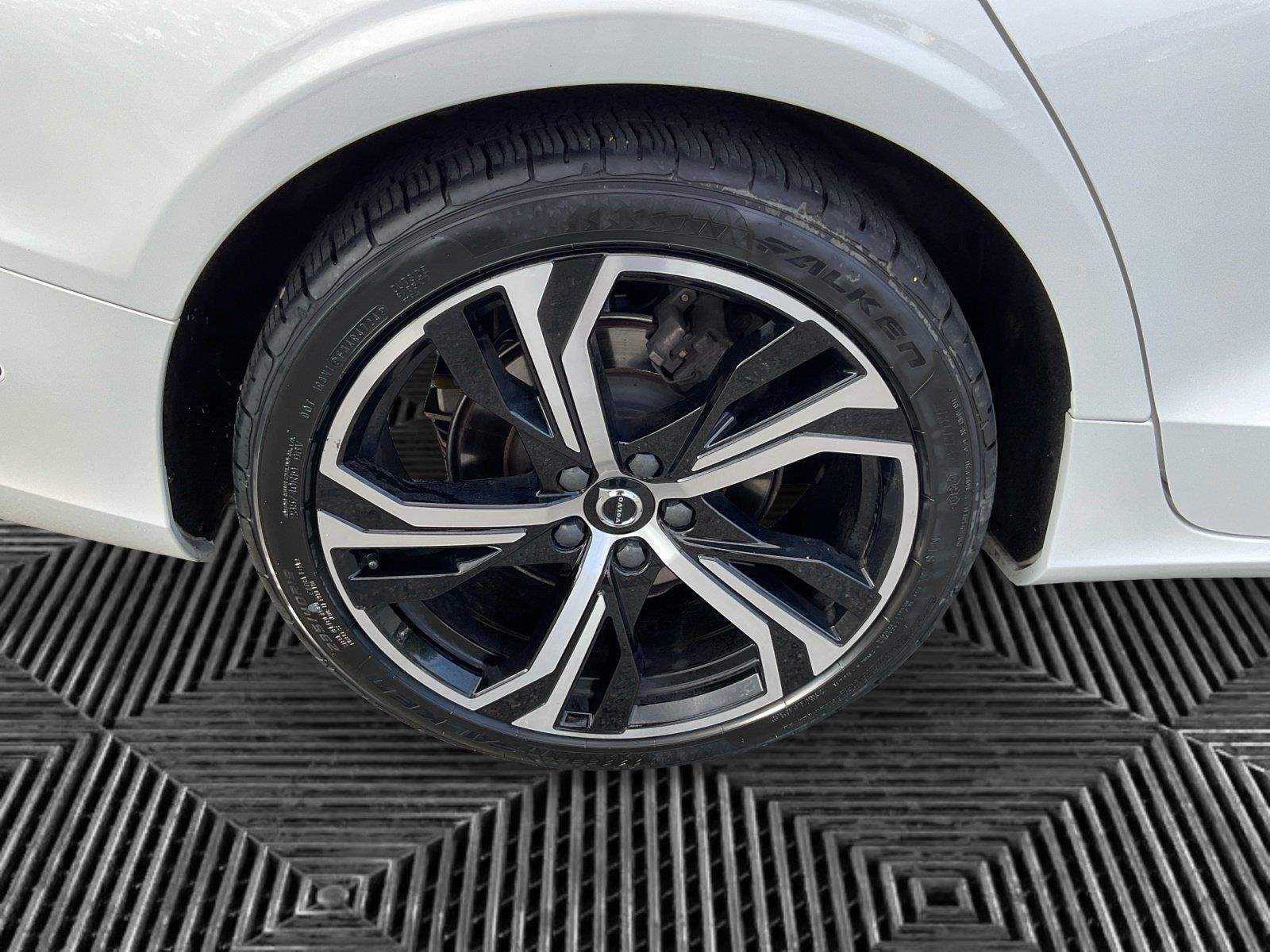 Used 2023 Crystal White Metallic Volvo Plus Dark Theme image 14