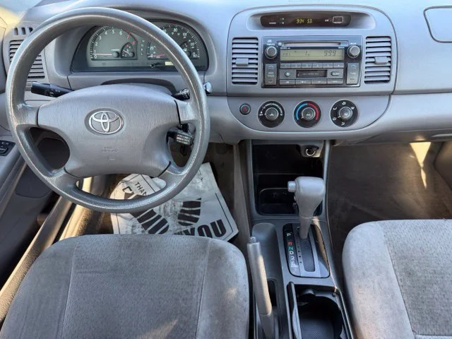 Used 2004 Silver Toyota LE image 3