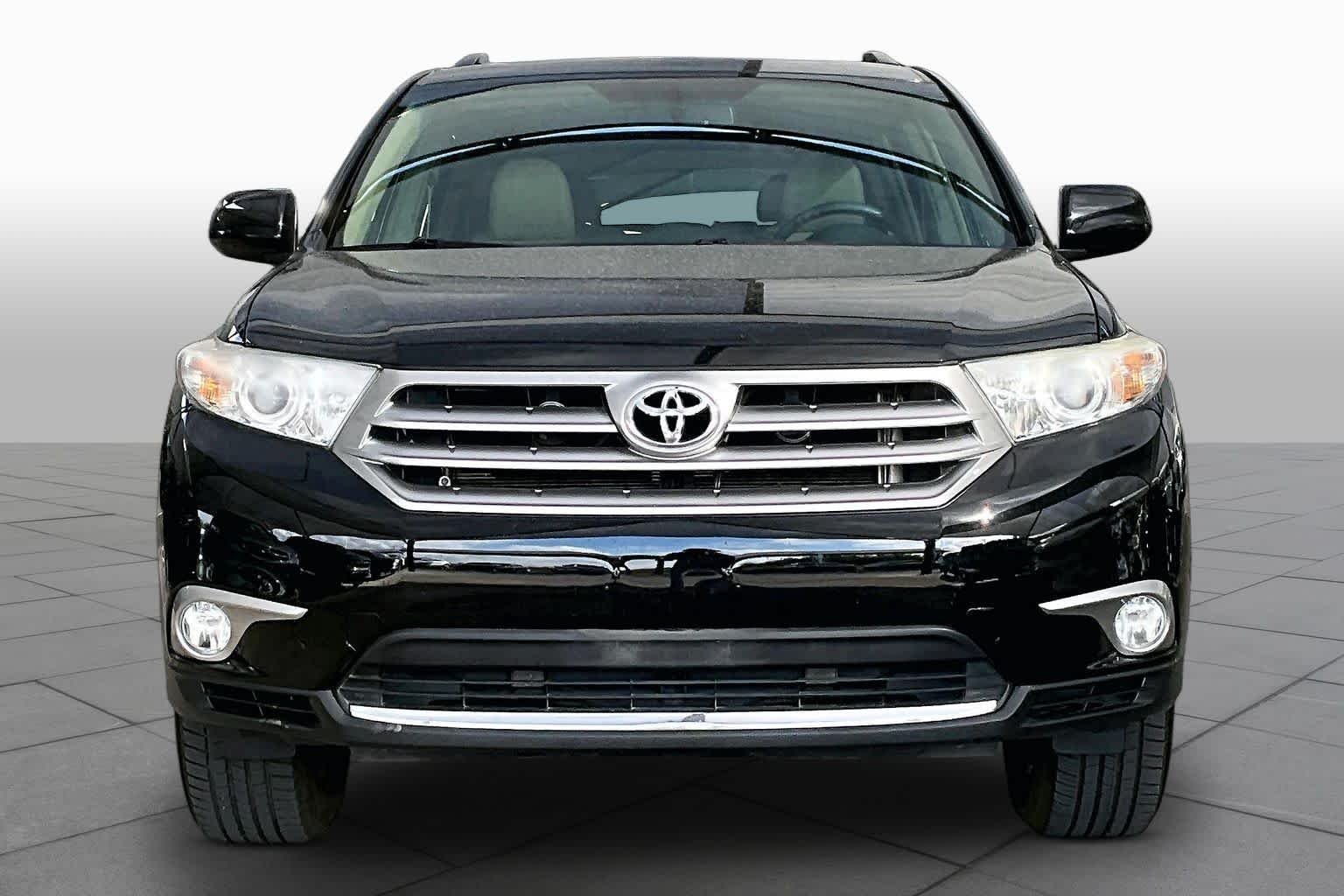 Used 2013 Black Toyota SE image 4