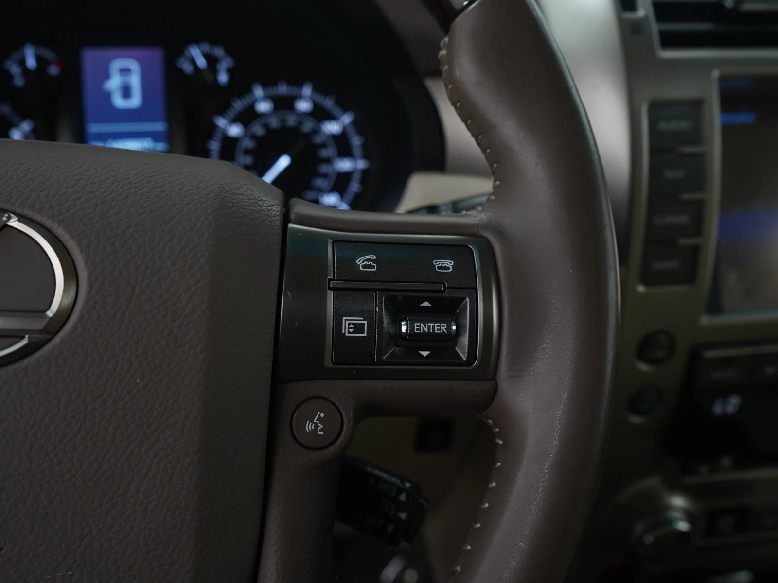 Used 2014 Starfire Pearl Lexus 4WD 4dr image 27