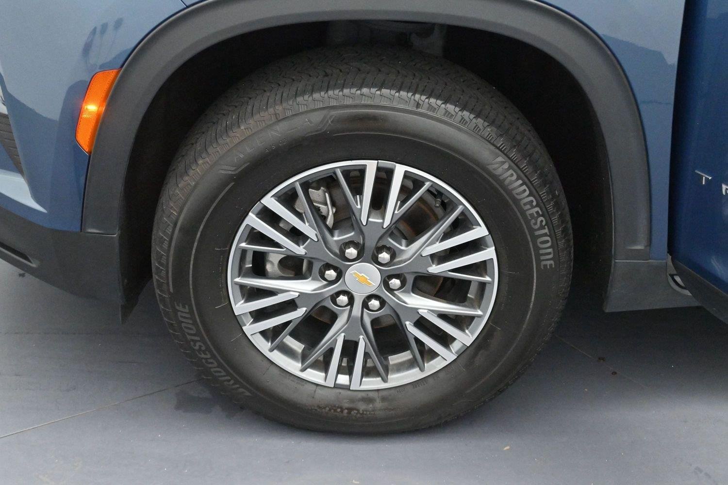 Used 2024 Lakeshore Blue Metallic Chevrolet LT image 31