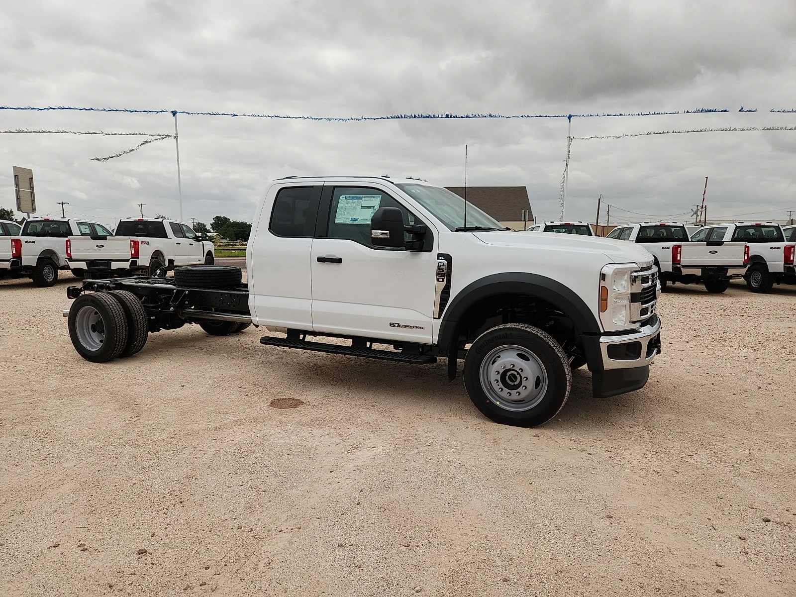 New 2026 Oxford White Ford XL image 8