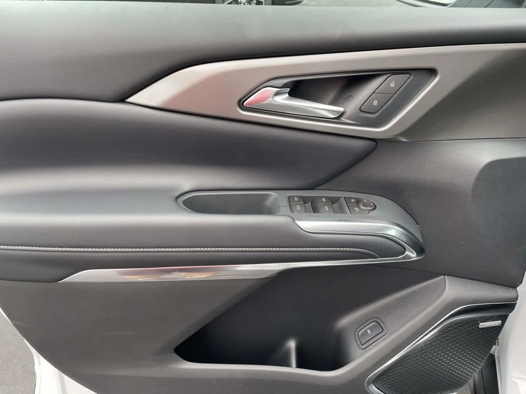 New 2026 Summit White Chevrolet LT image 18