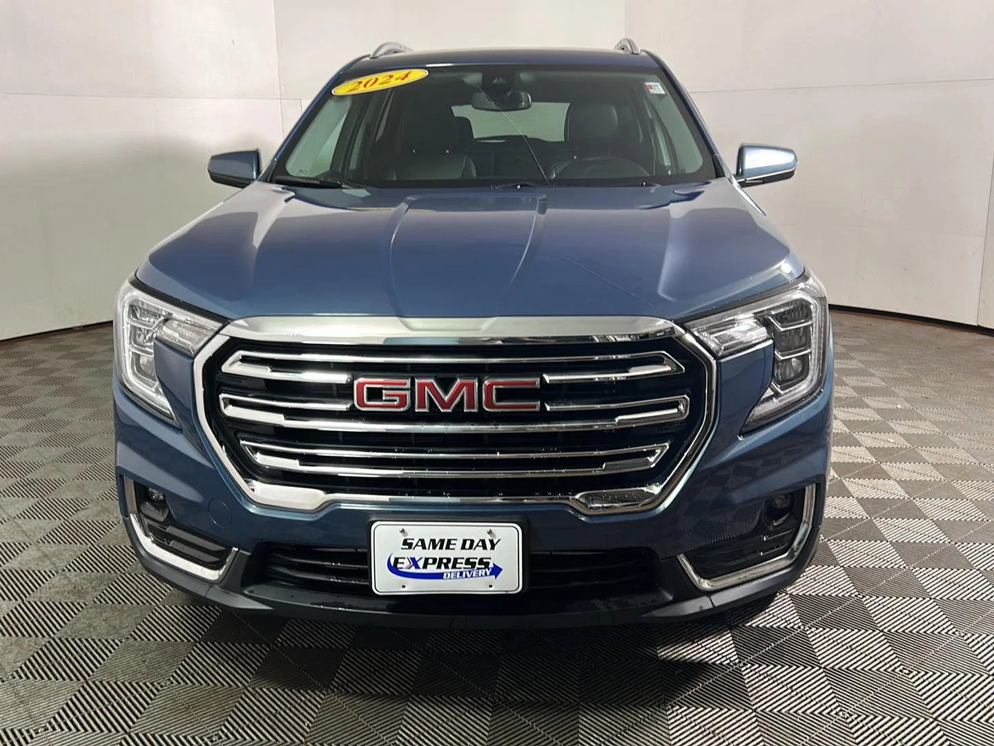 Used 2024 Downpour Metallic GMC SLT image 12