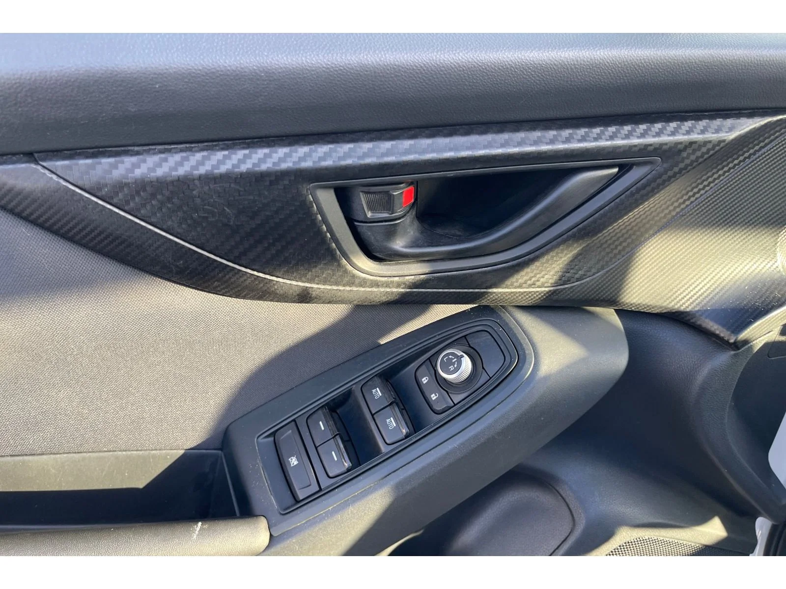 Used 2021 CRYSTAL WHITE PEA Subaru Premium image 11