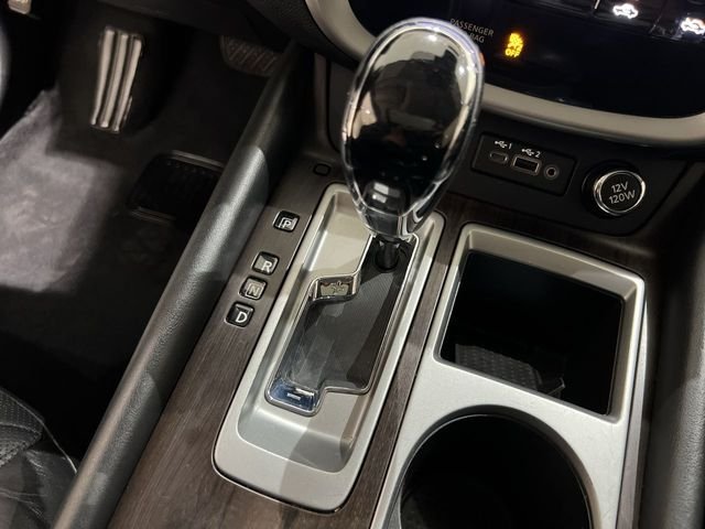 Used 2020 White Nissan Platinum image 15