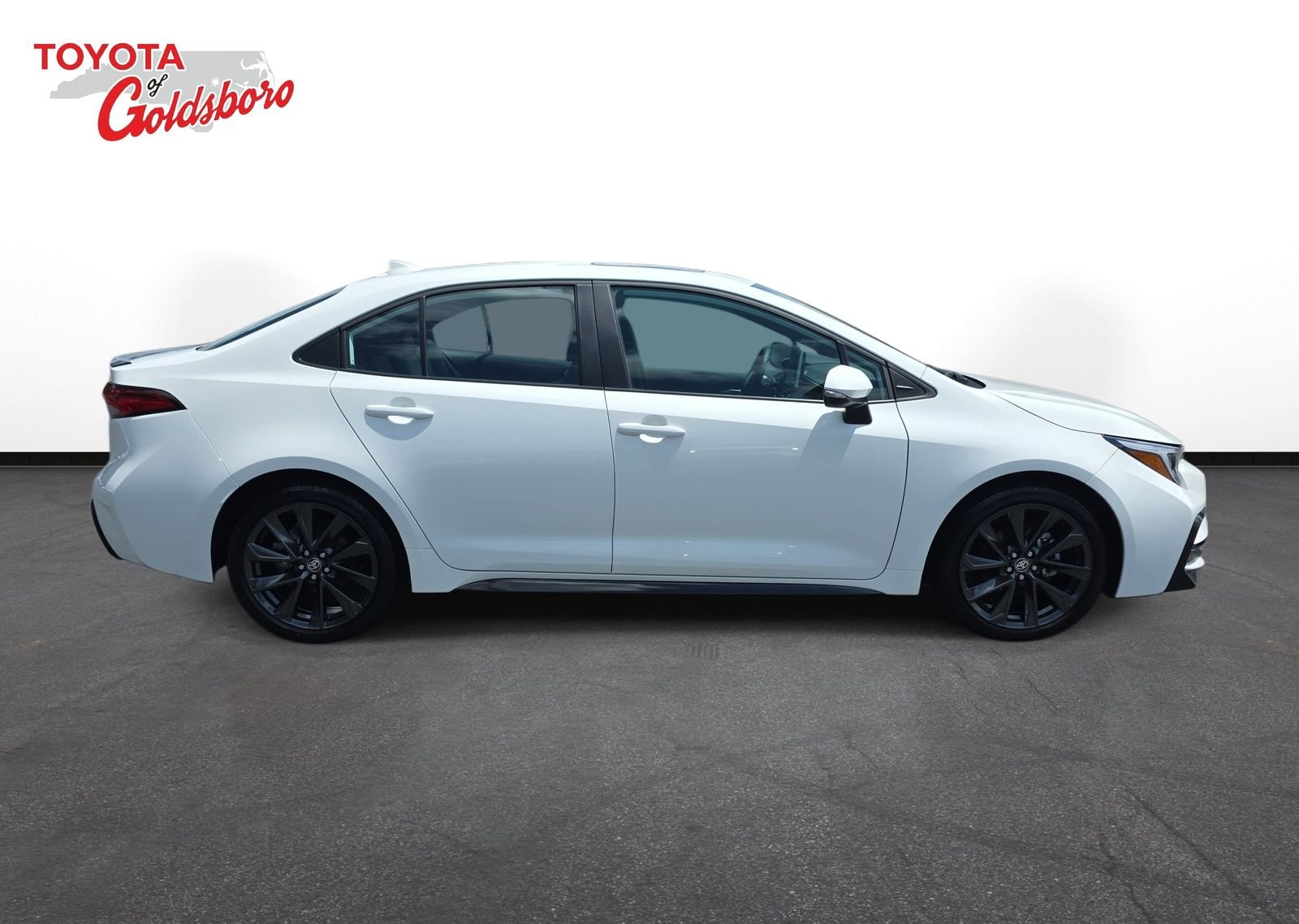 Used 2025 White Toyota XSE image 4