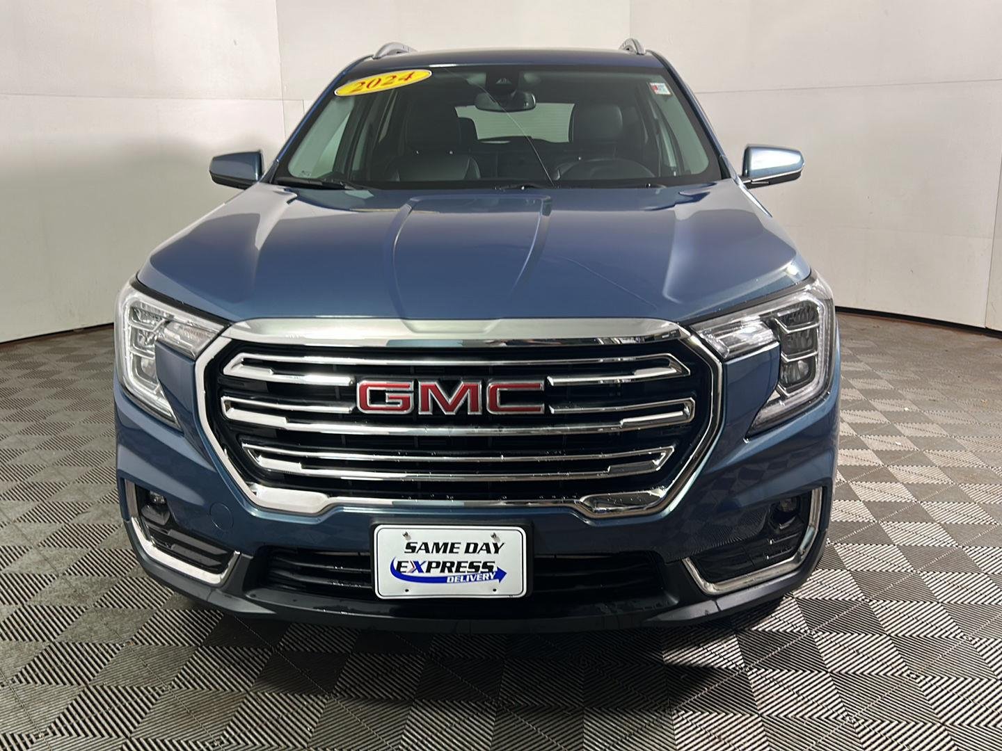 Used 2024 Downpour Metallic GMC SLT image 12