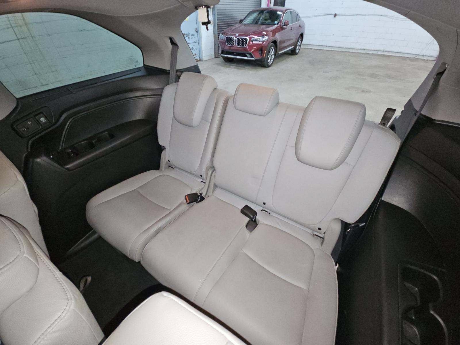 Certified Used 2022 Crystal Black Pearl Honda Touring image 12