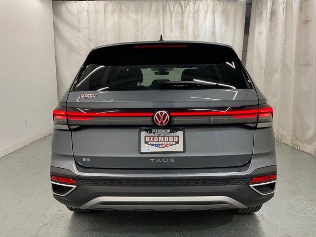 Used 2025 Gray Volkswagen 1.5T SE image 6
