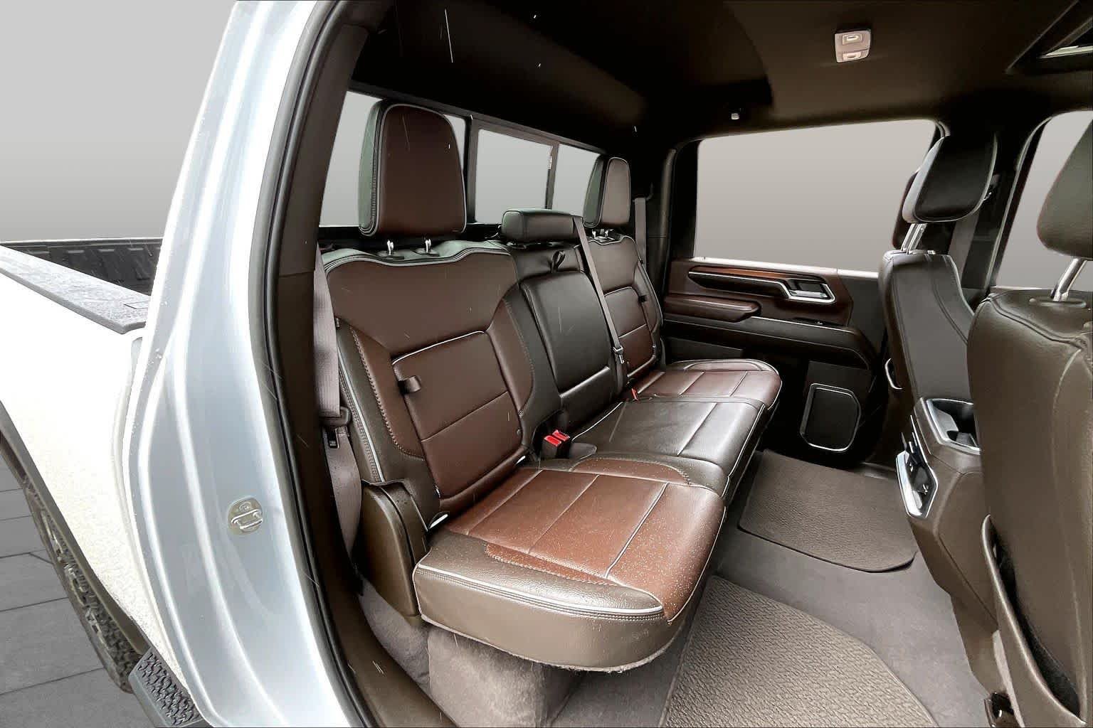 Used 2024 White Frost Tricoat GMC Denali image 21