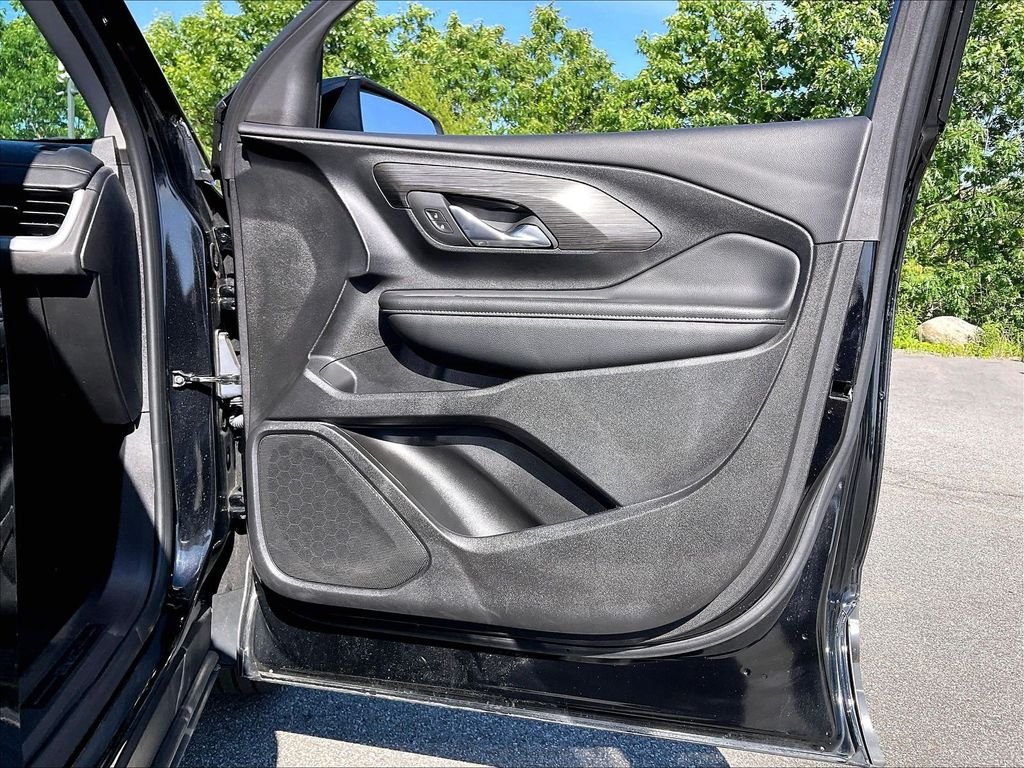 Used 2024 Black GMC SLT image 11