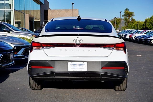 Used 2026 White Hyundai SEL Sport image 8