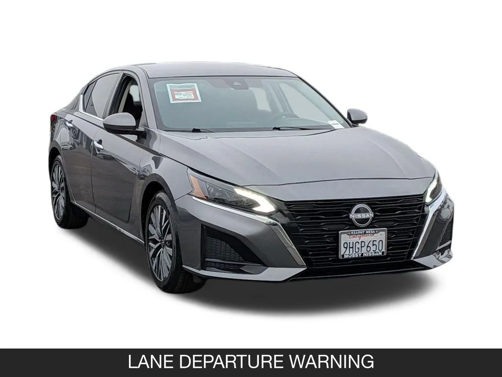 Used 2023 Gray Nissan 2.5 SV image 2