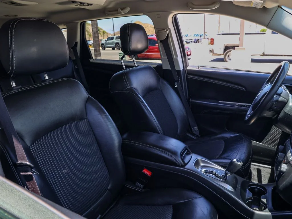 Used 2017 Black Dodge Crossroad image 20