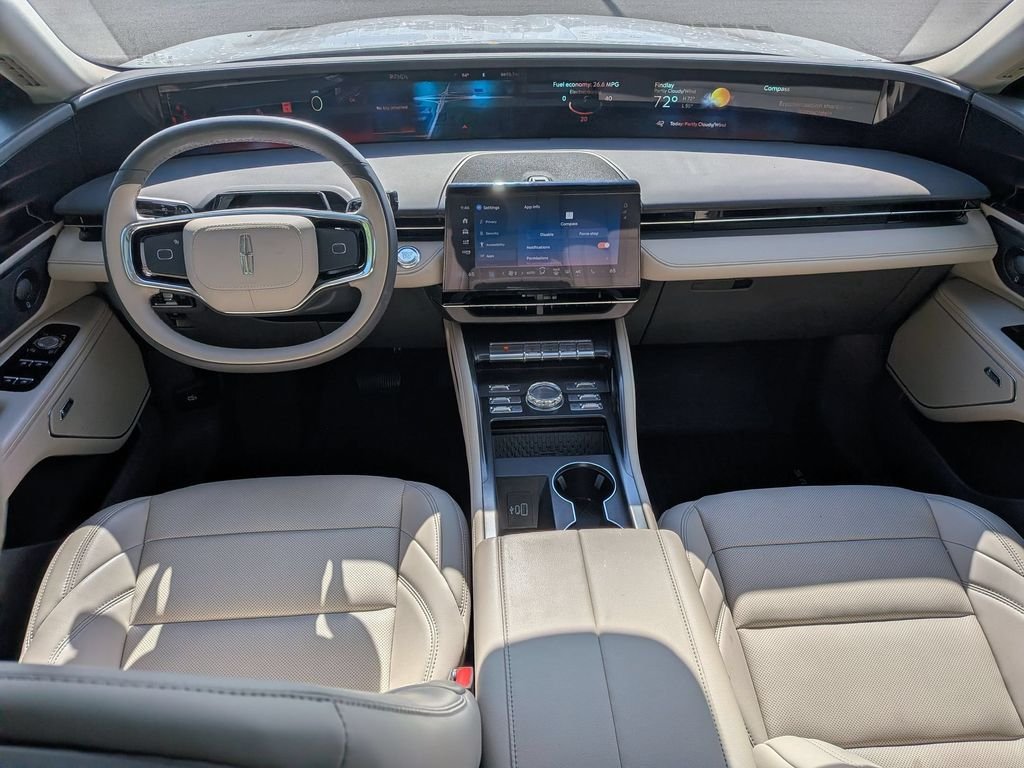 Used 2025 White Lincoln Premiere image 16