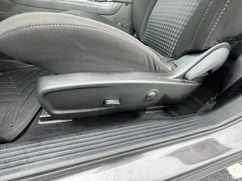 Used 2023 Gray Dodge SXT image 27