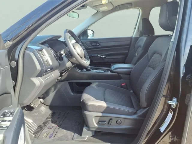 Used 2024  Nissan SV image 16