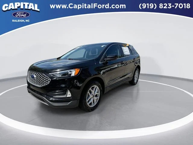 Used 2023 Black Ford SEL image 4